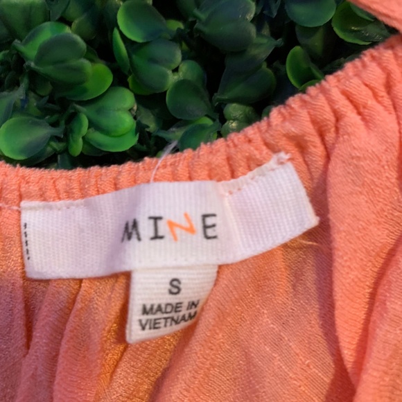 MINE Sleeveless Peach Top - Crop Top Fit - Picture 2 of 3